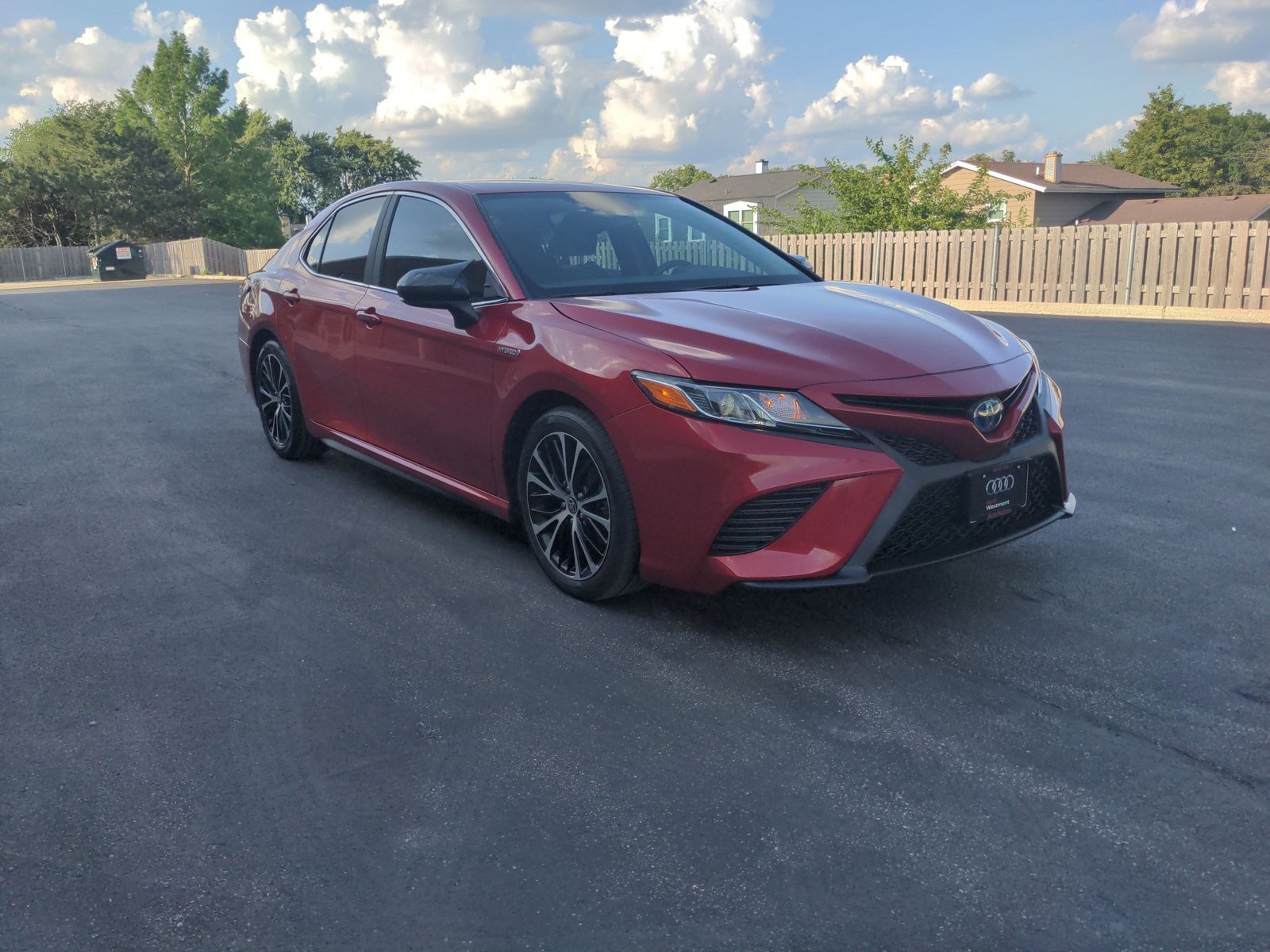 2020 Toyota Camry Hybrid SE photo 3