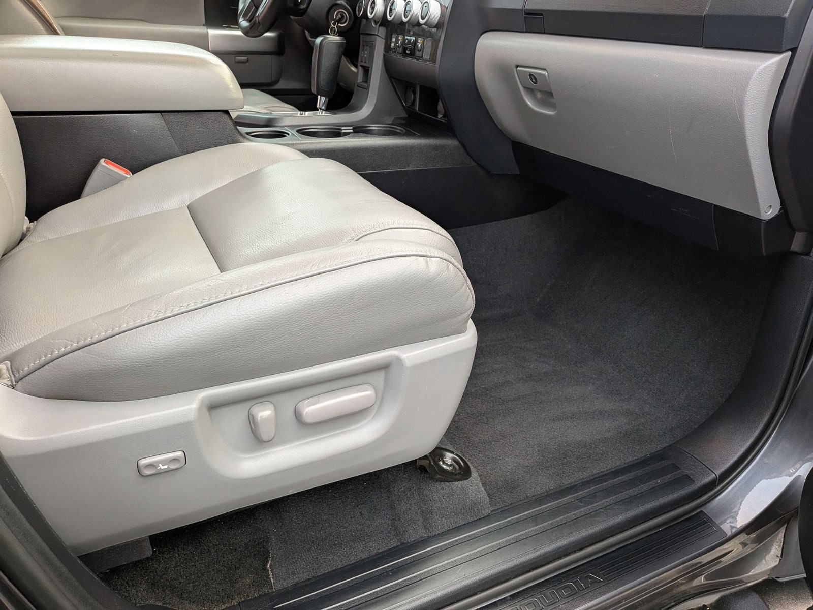 2019 TOYOTA SEQUOIA - Image 16