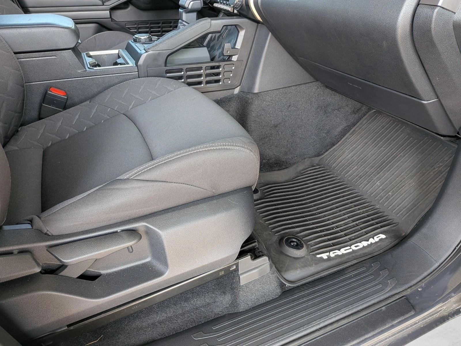 2026 Toyota Tacoma SR5 - Photo 15