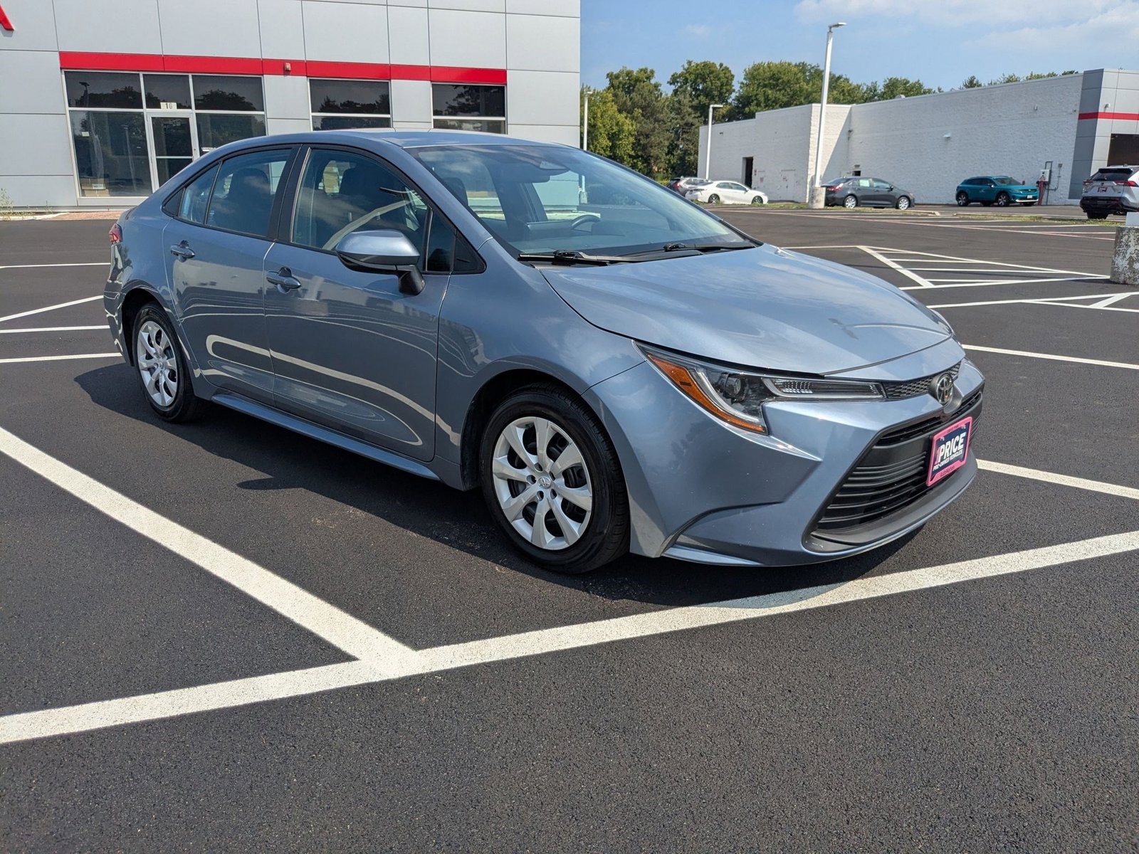 2023 Toyota Corolla LE photo 3