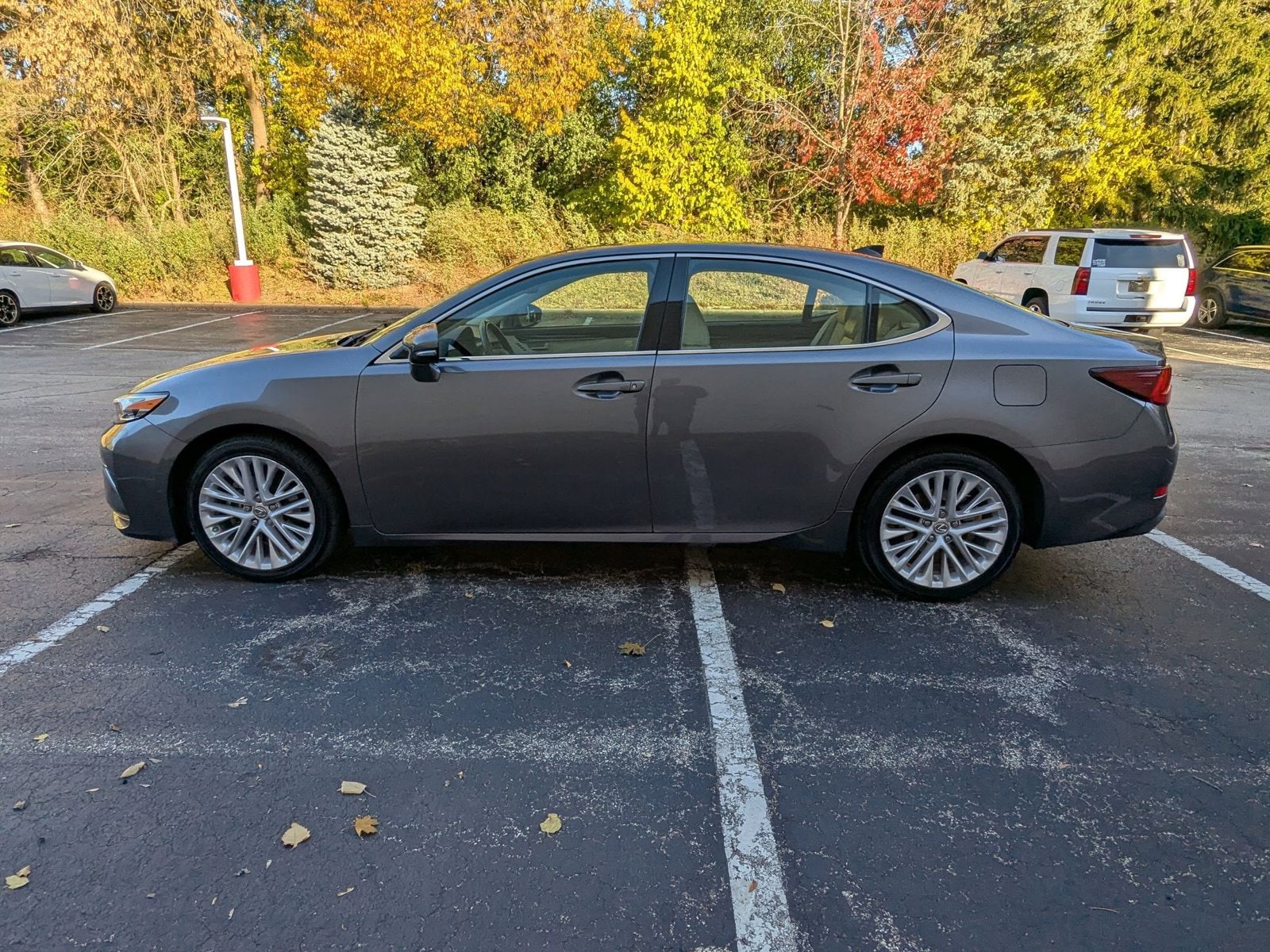 2017 LEXUS ES - Image 9