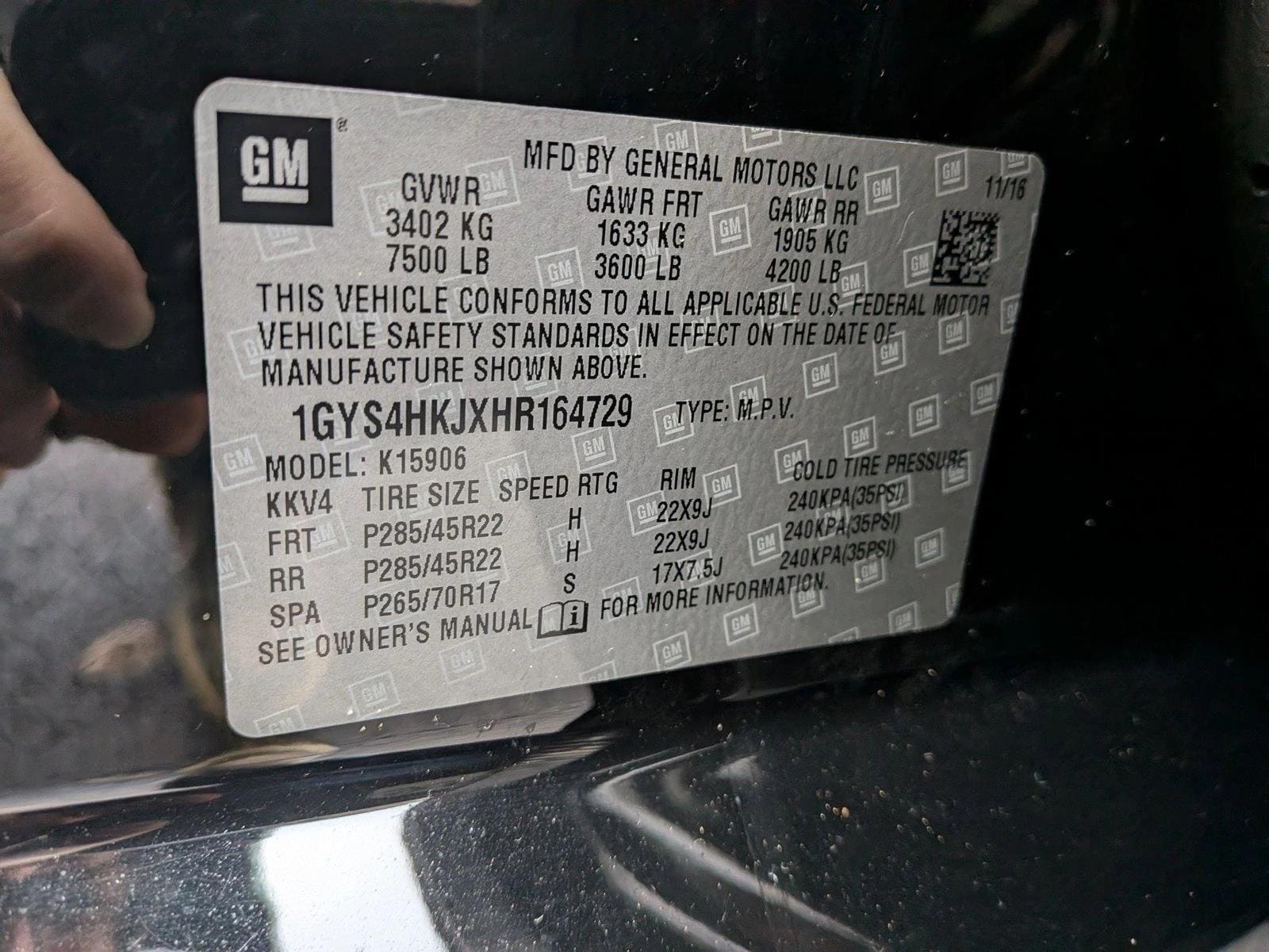 2017 CADILLAC ESCALADE ESV - Image 28