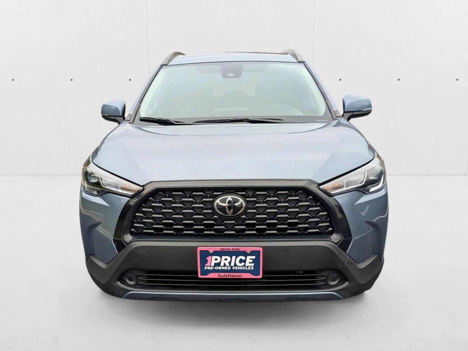 2022 Toyota Corolla Cross LE photo 2
