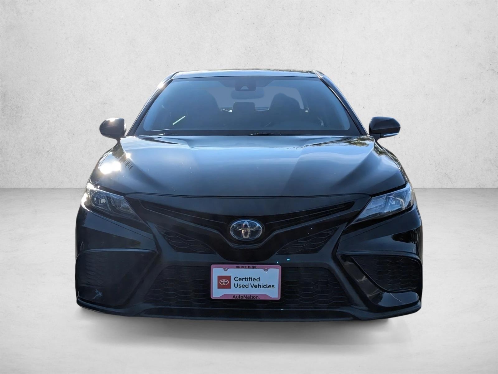 2022 Toyota Camry Hybrid SE photo 2
