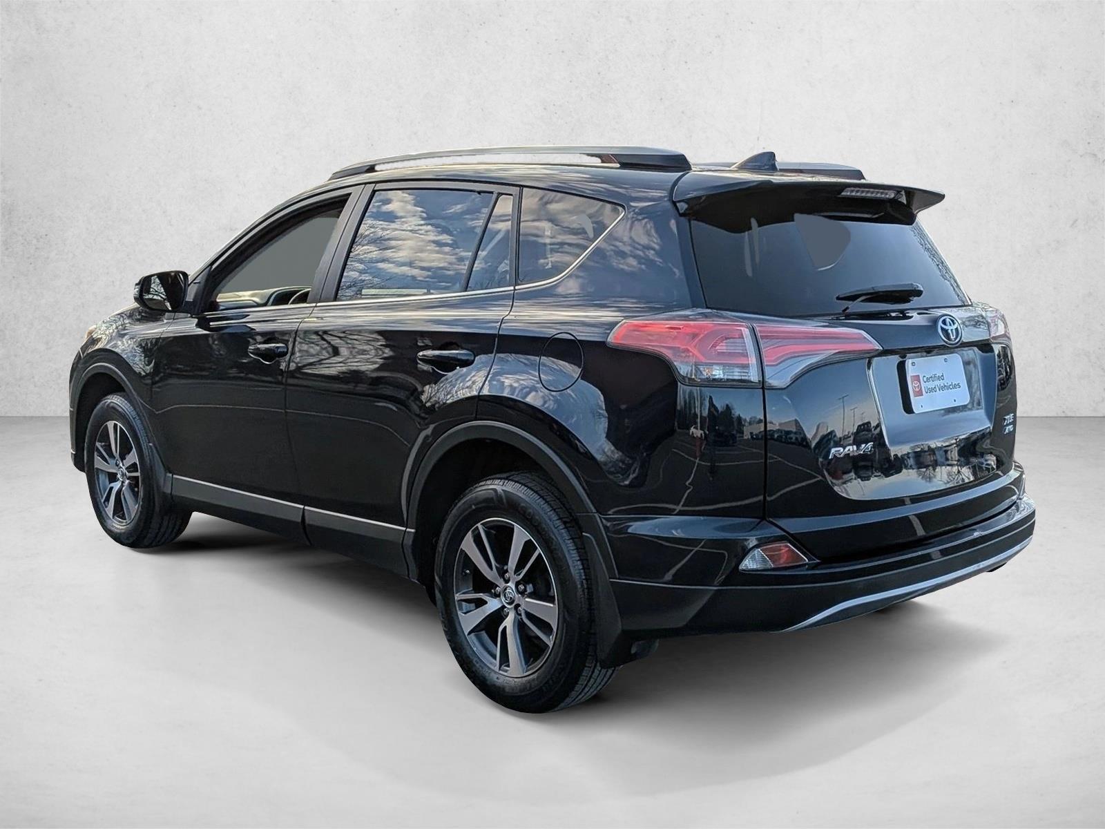2017 TOYOTA RAV4 - Image 8