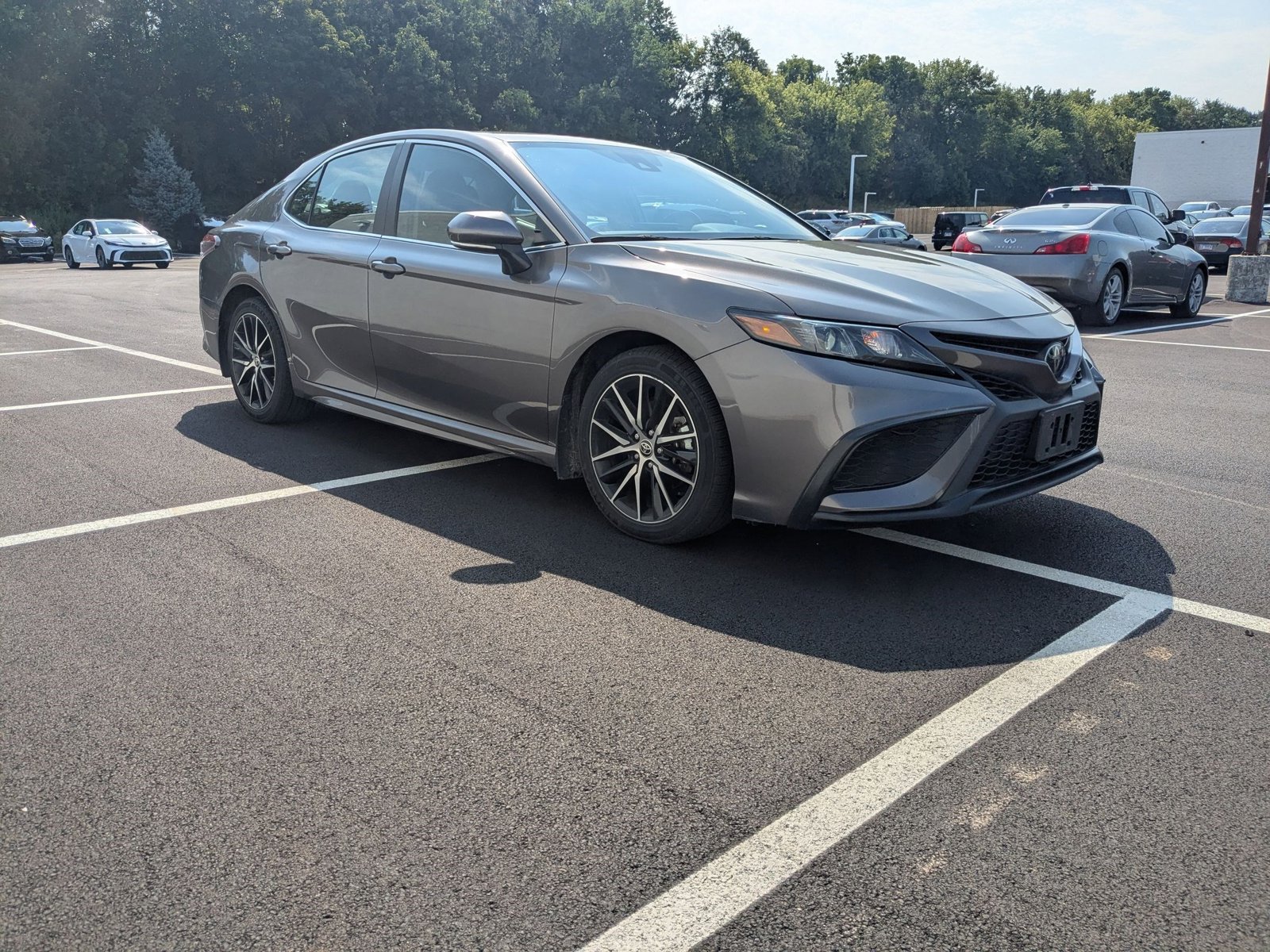 2023 Toyota Camry SE photo 3