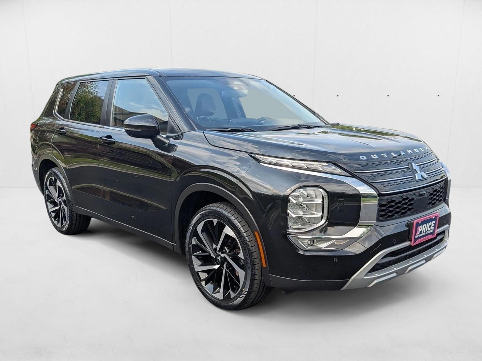 2023 Mitsubishi Outlander SE photo 3
