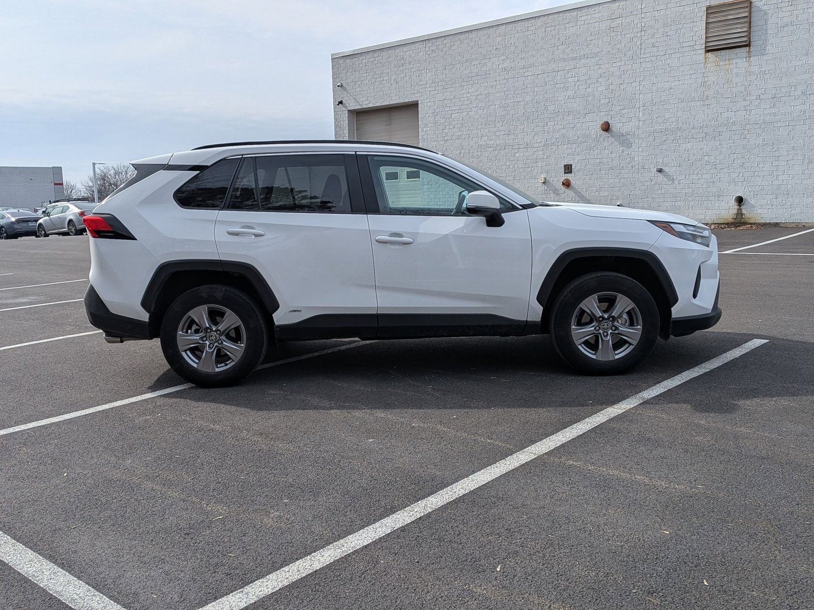 2025 TOYOTA RAV4 - Image 4