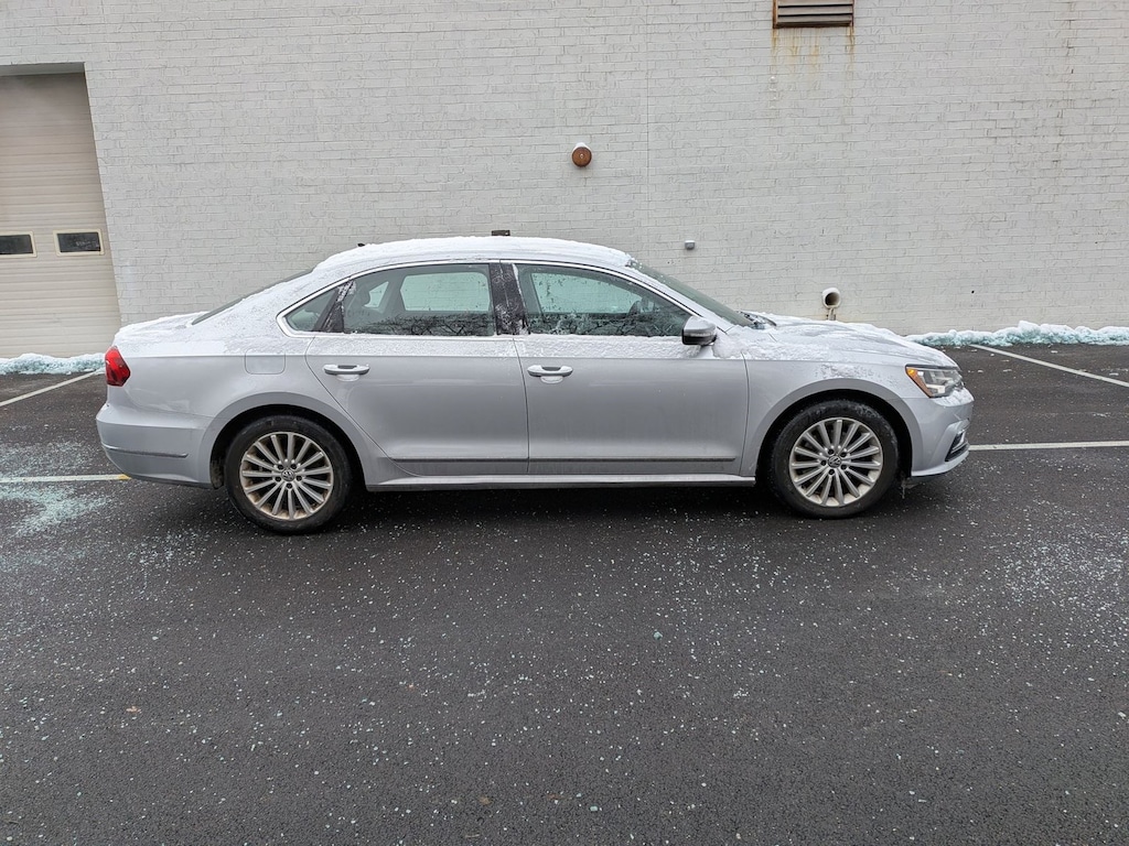 Used 2017 Volkswagen Passat 1.8T SE Sedan