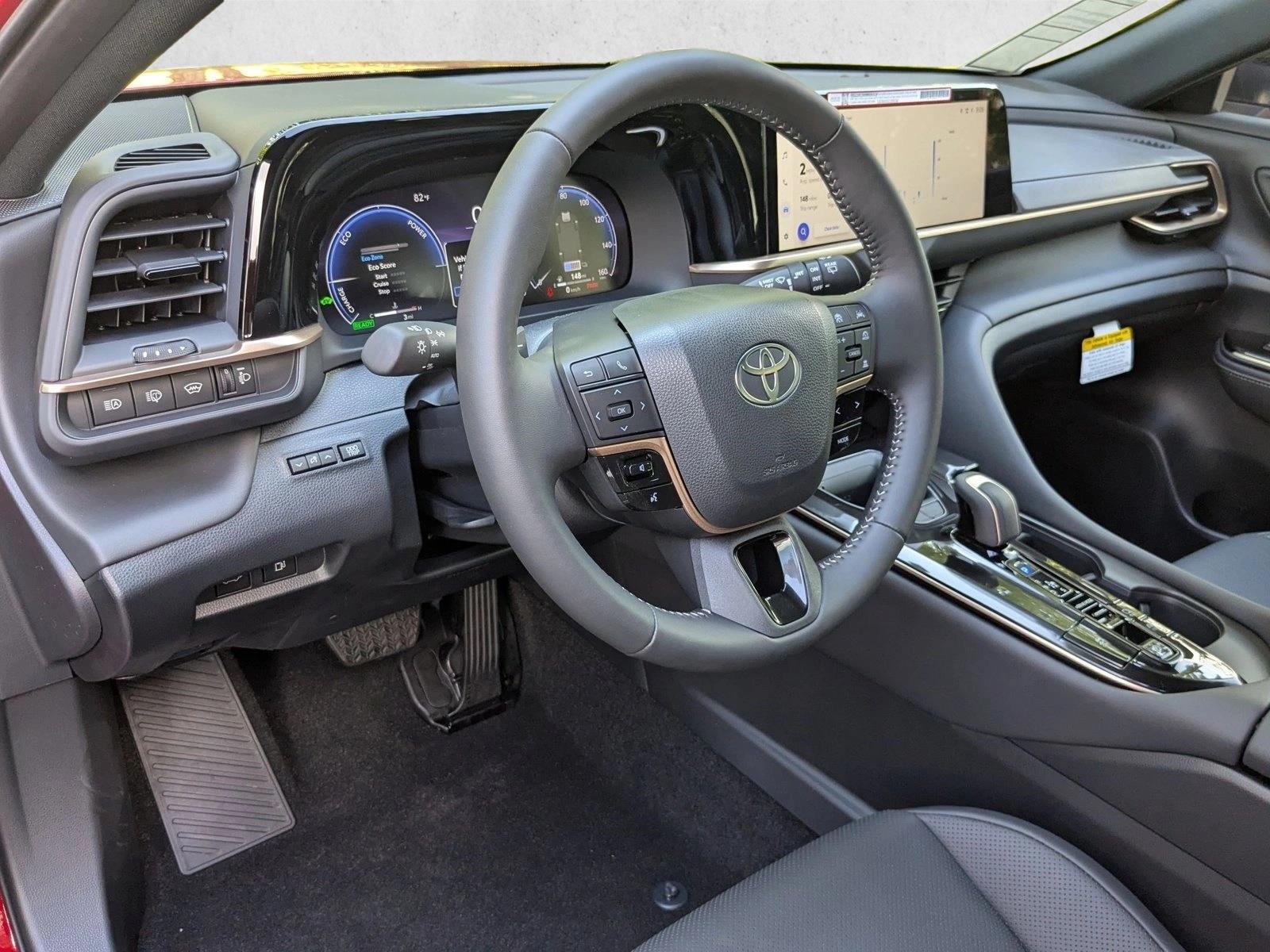 2025 Toyota Crown Signia XLE photo 3