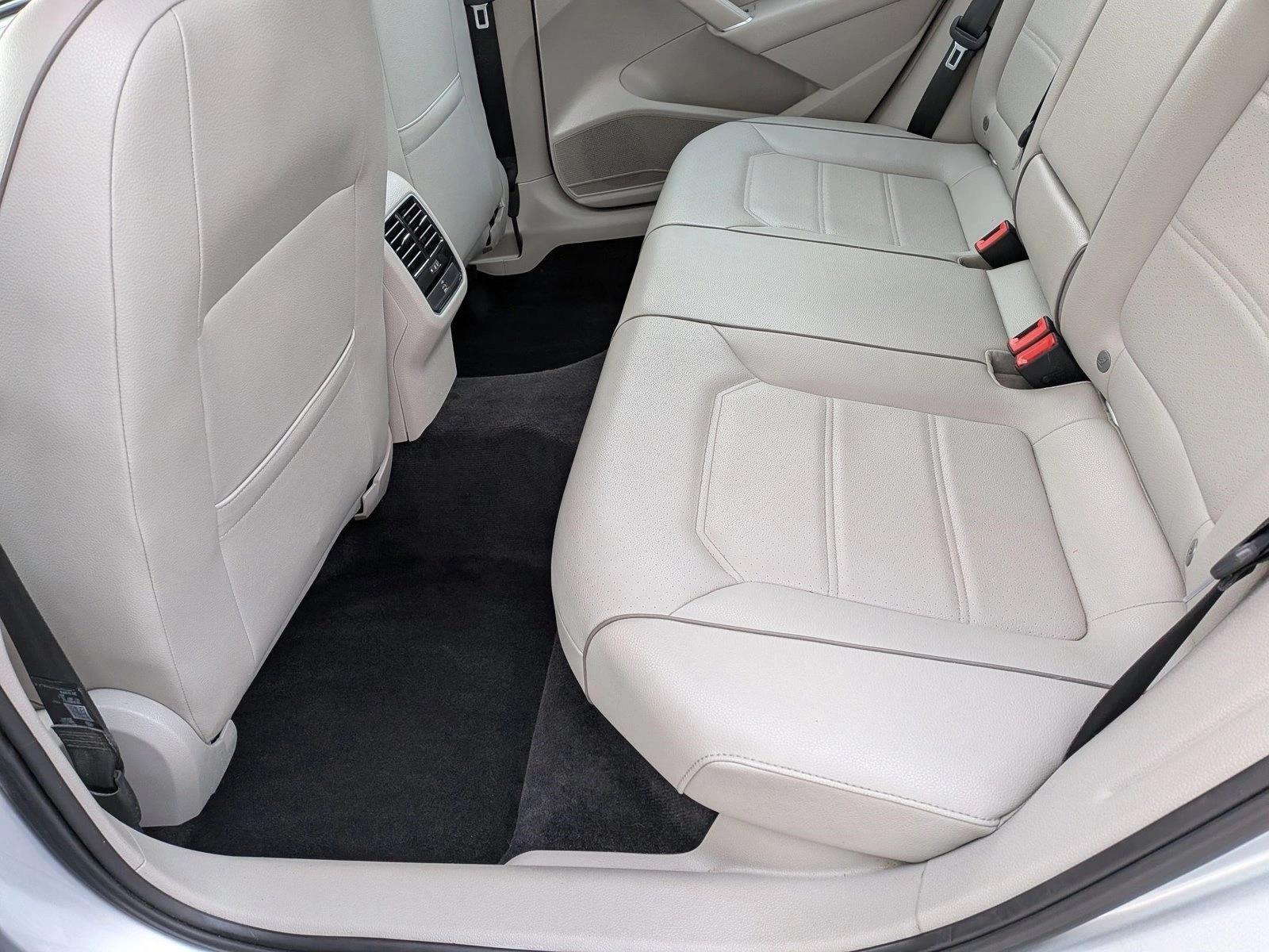 2017 VOLKSWAGEN PASSAT - Image 17