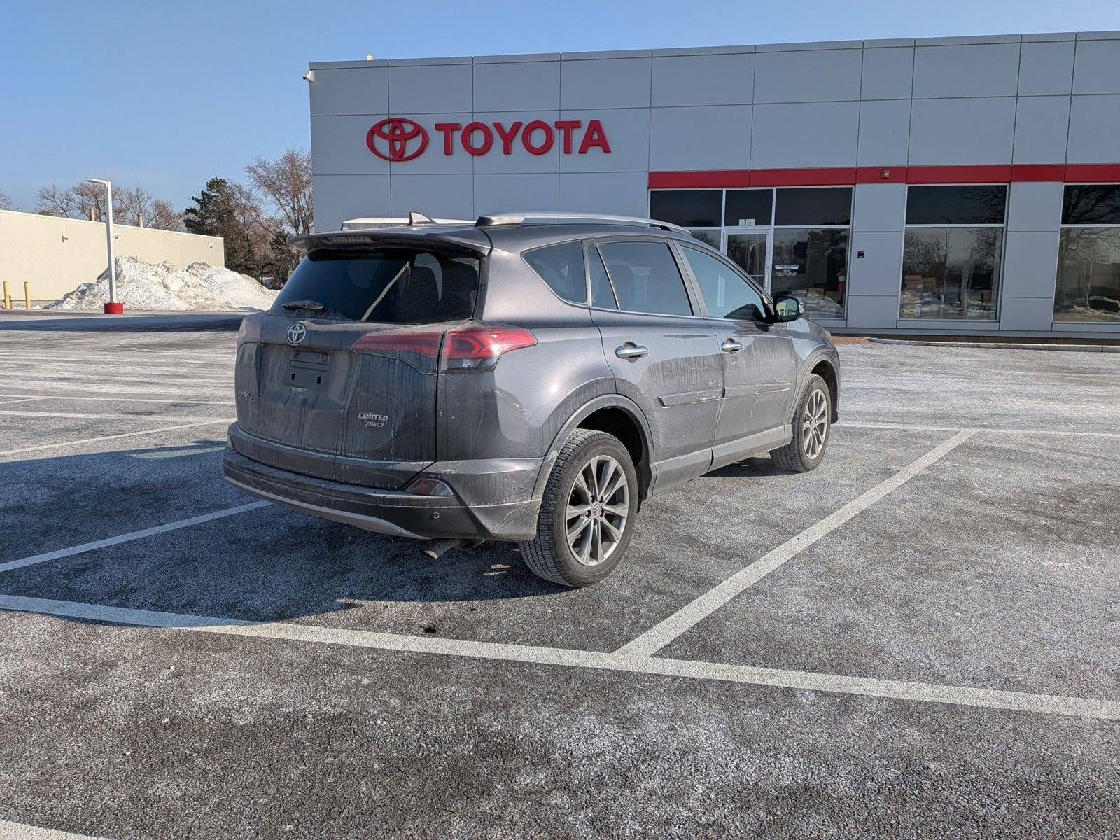 2017 TOYOTA RAV4 - Image 5