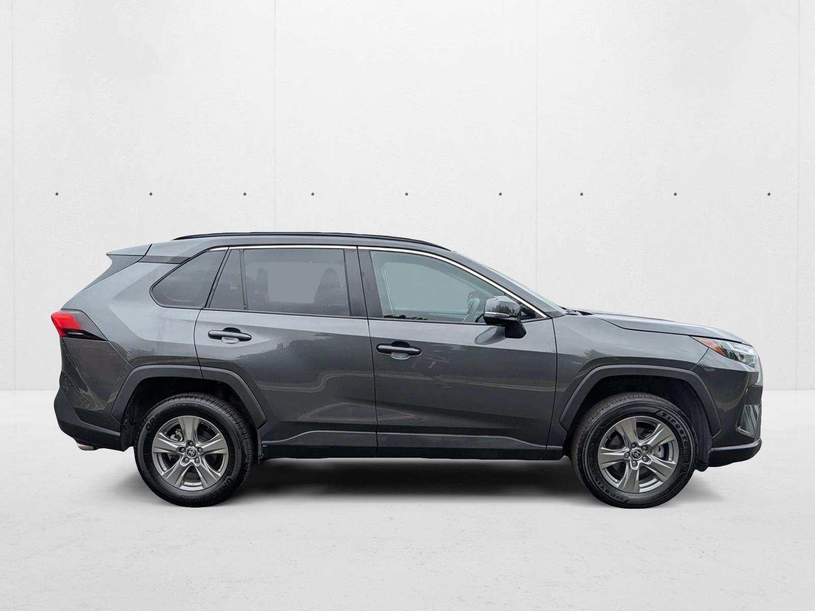 2024 Toyota RAV4 XLE photo 4