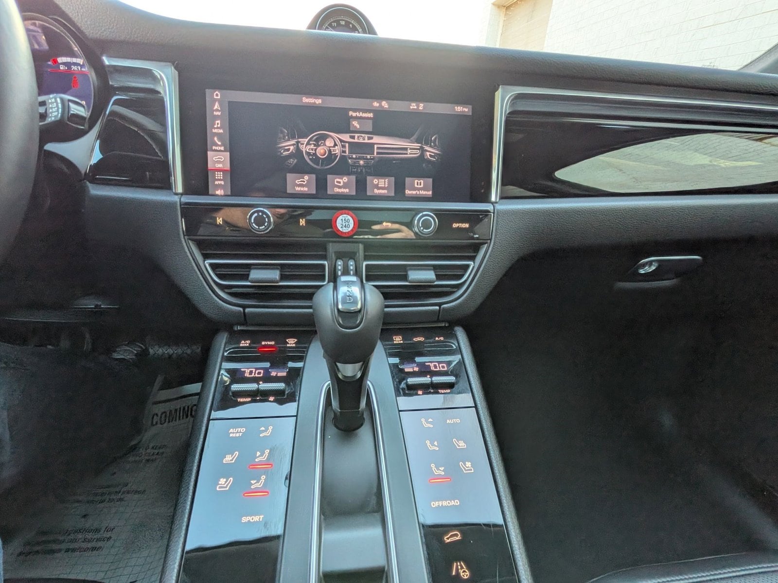 2025 PORSCHE MACAN - Image 12