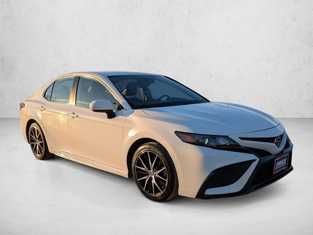 Used 2023 Toyota Camry SE Sedan