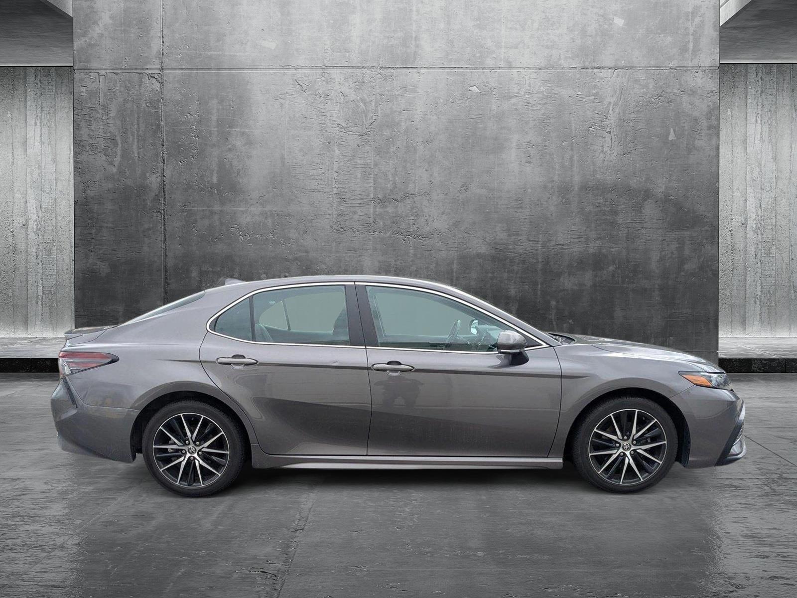 2023 Toyota Camry SE photo 4