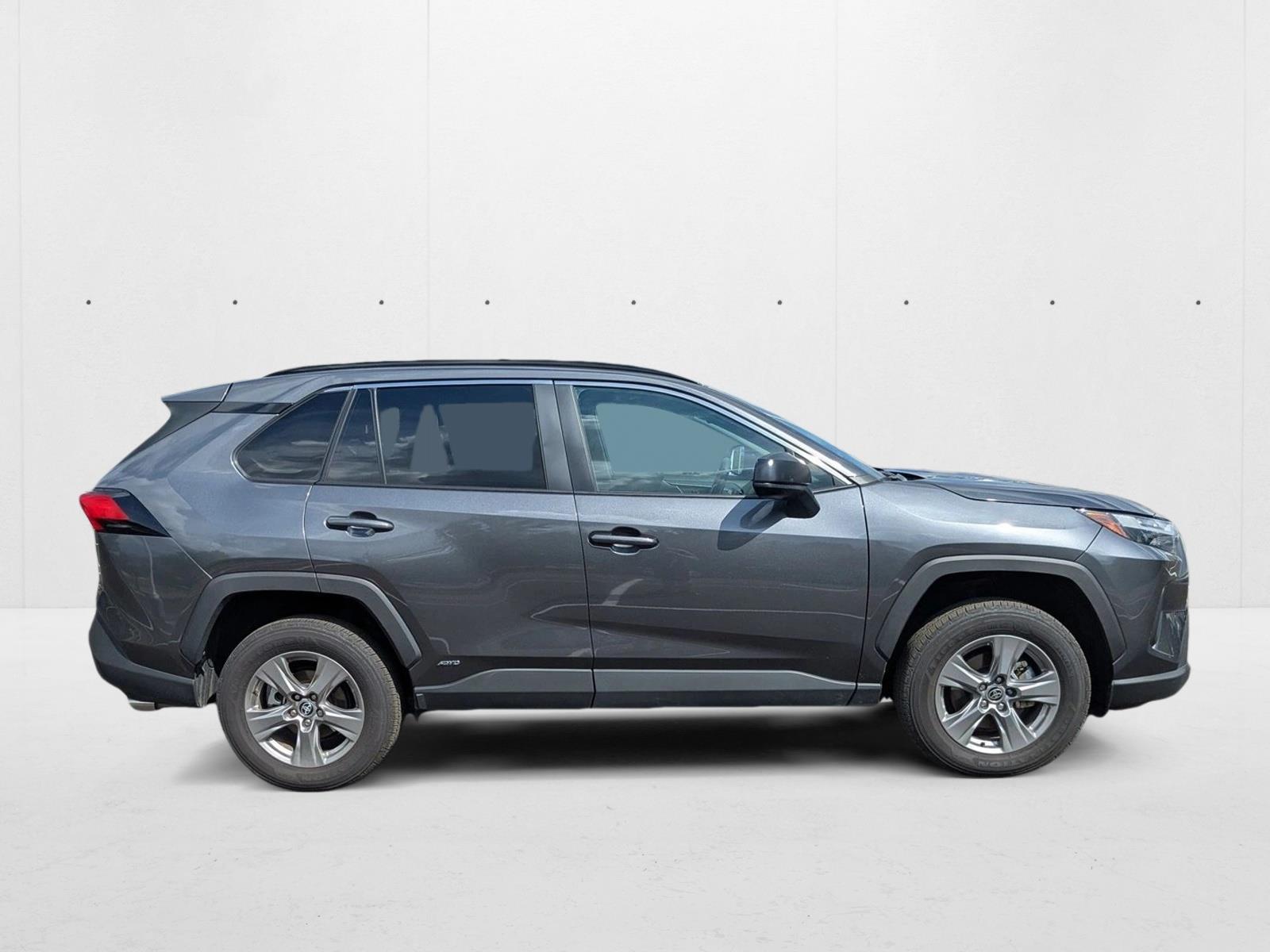 2025 Toyota RAV4 Hybrid LE photo 4