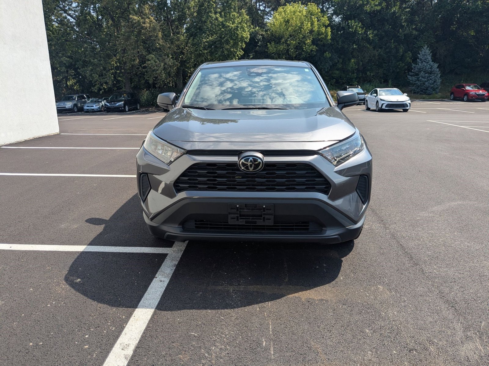 2022 Toyota RAV4 LE photo 2