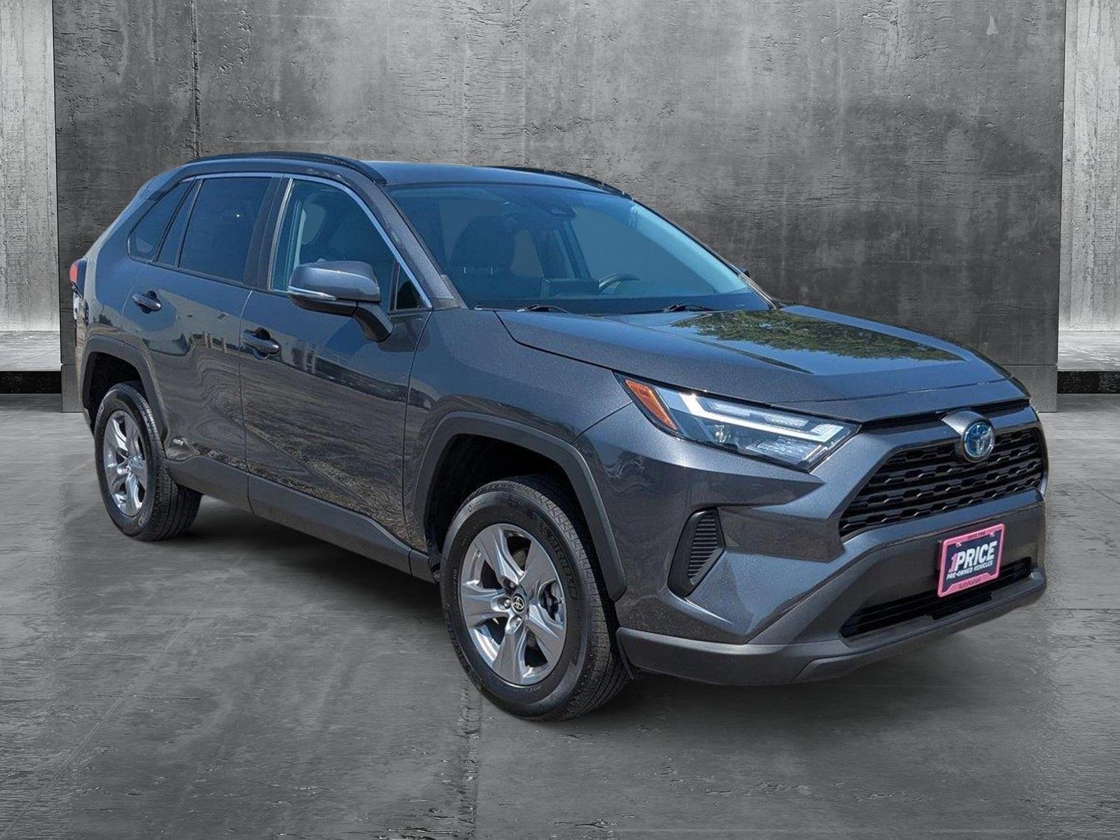 2022 Toyota RAV4 Hybrid XLE photo 3