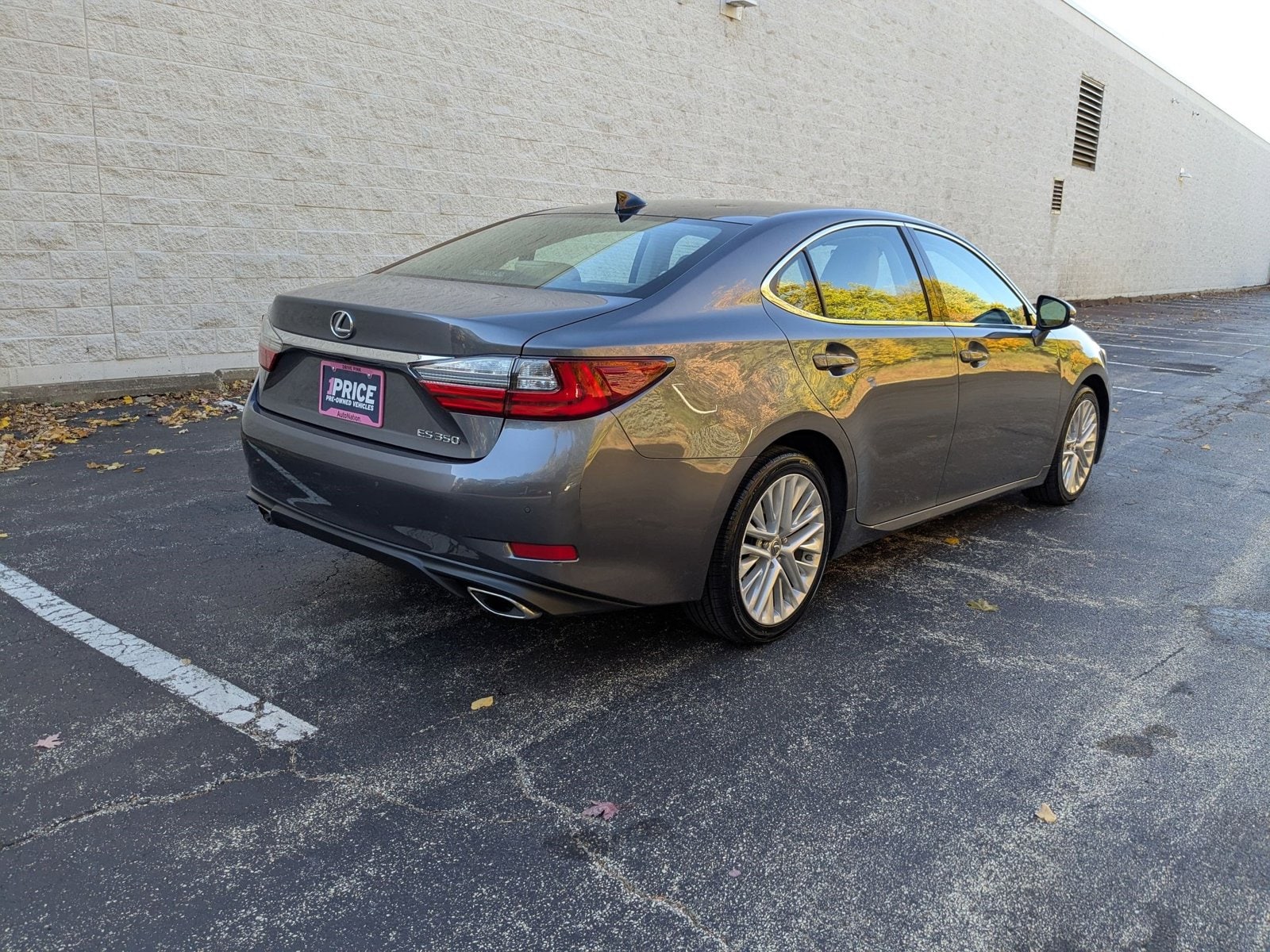 2017 LEXUS ES - Image 5