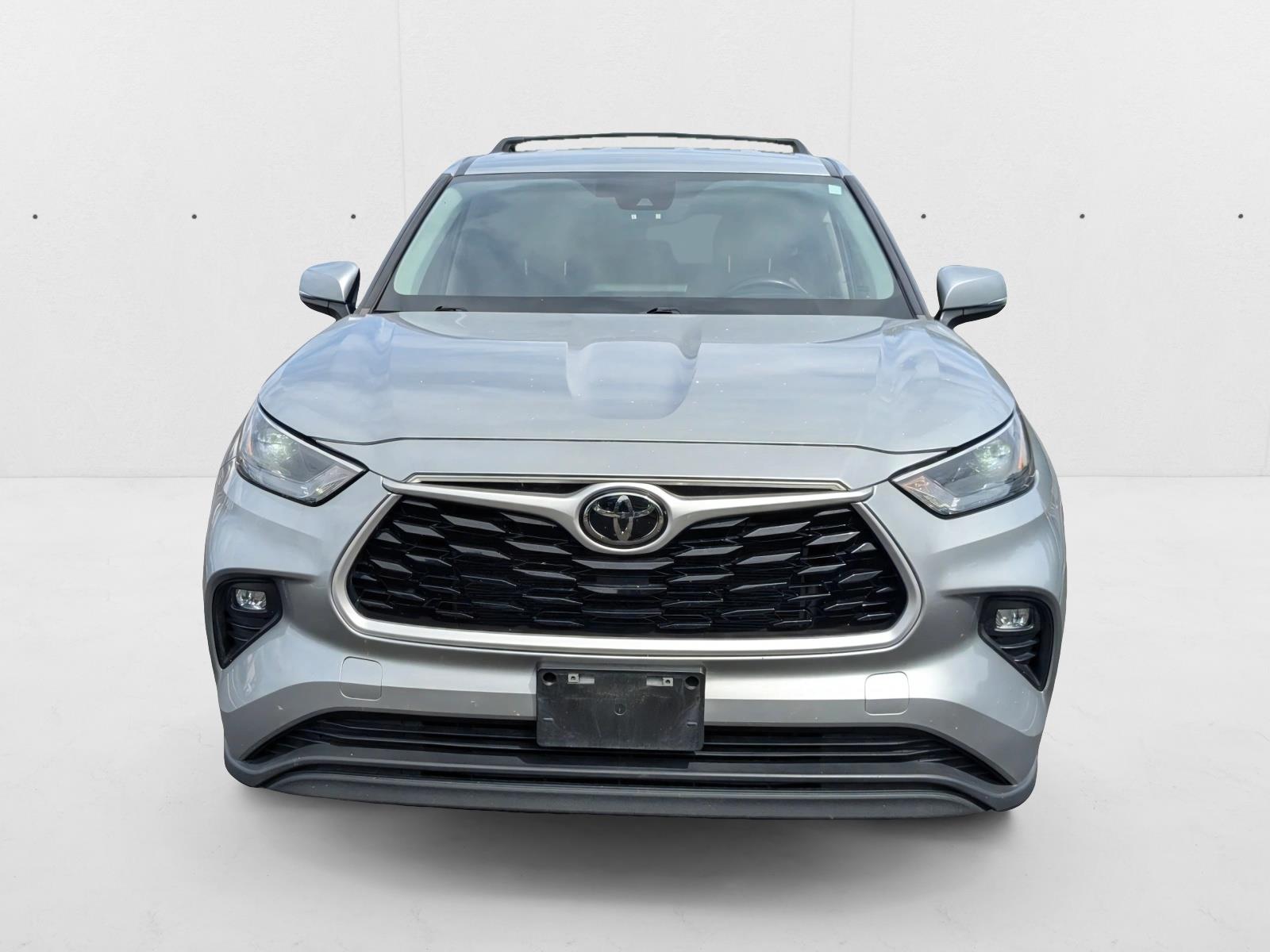 2023 Toyota Highlander LE photo 2