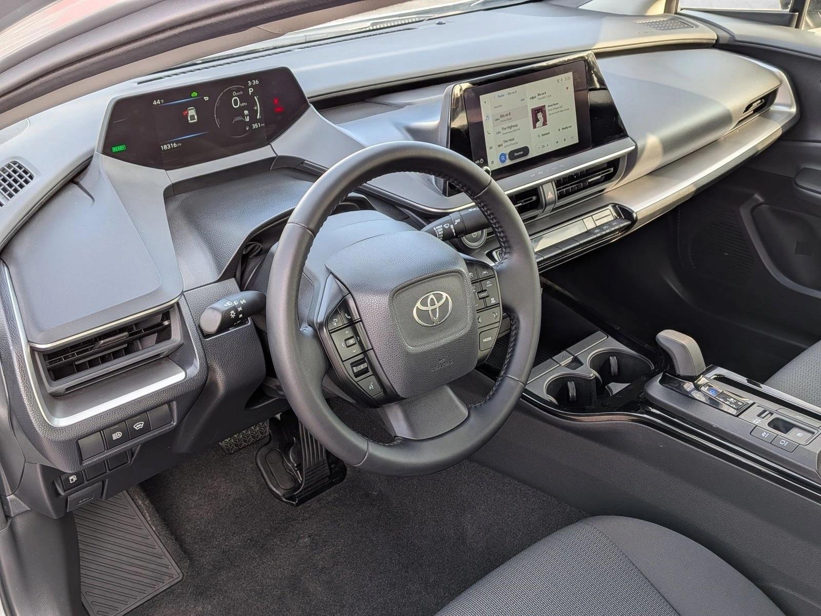 2025 TOYOTA PRIUS - Image 10