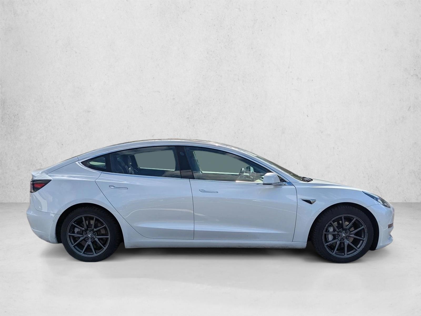 2020 Tesla Model 3 Long Range photo 4