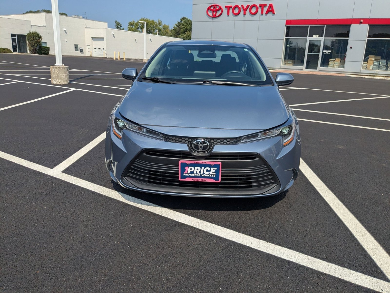 2023 Toyota Corolla LE photo 2