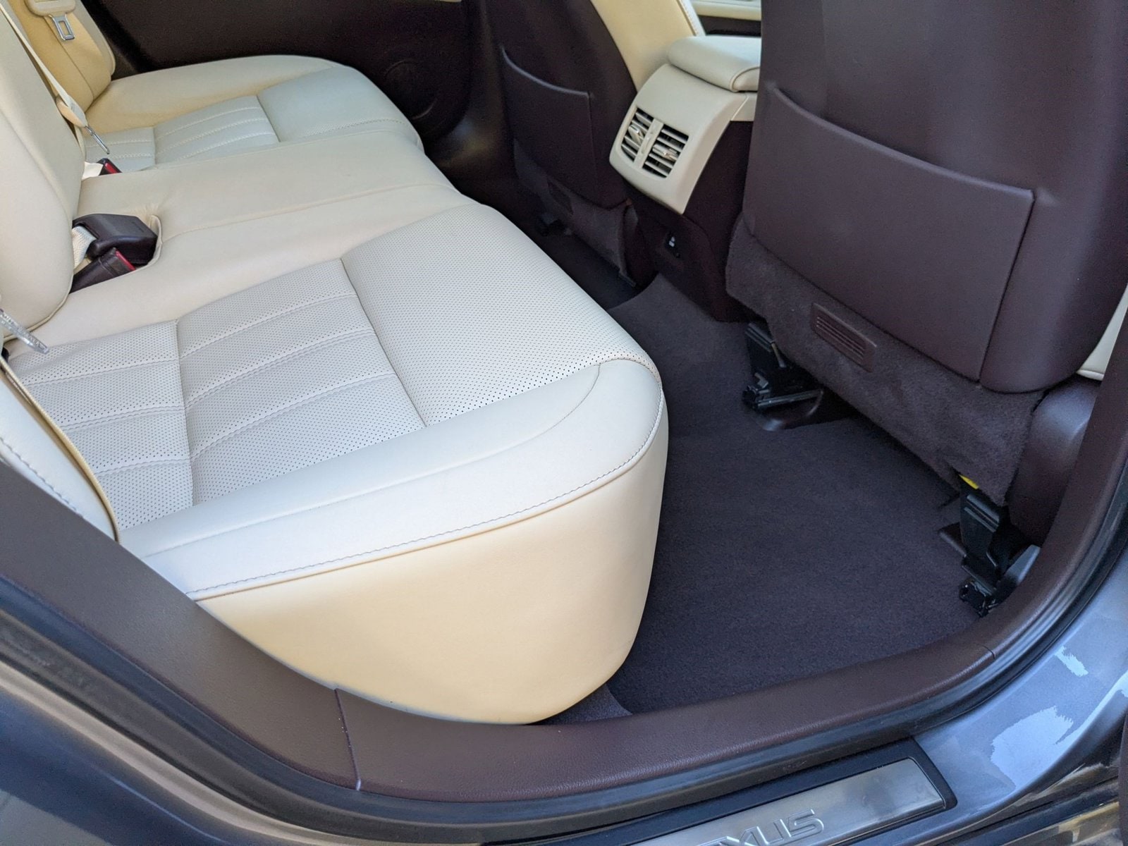 2017 LEXUS ES - Image 18