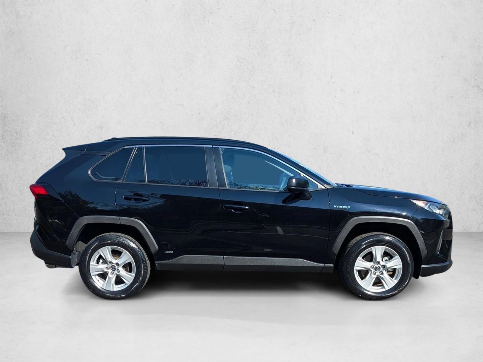 2019 Toyota RAV4 Hybrid LE photo 3