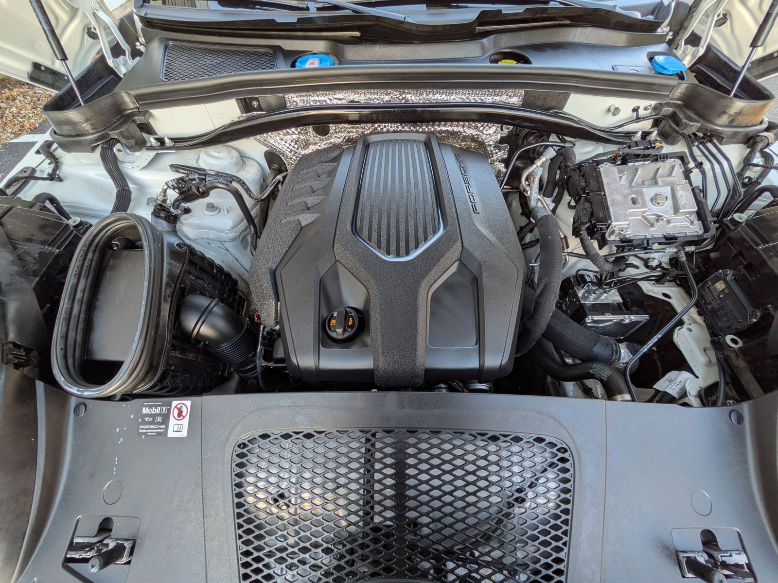 2025 PORSCHE MACAN - Image 24