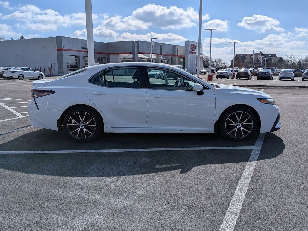 Certified 2022 Toyota Camry Hybrid SE Sedan