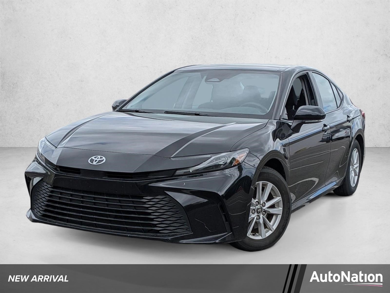 2025 Toyota Camry LE Hybrid's photo