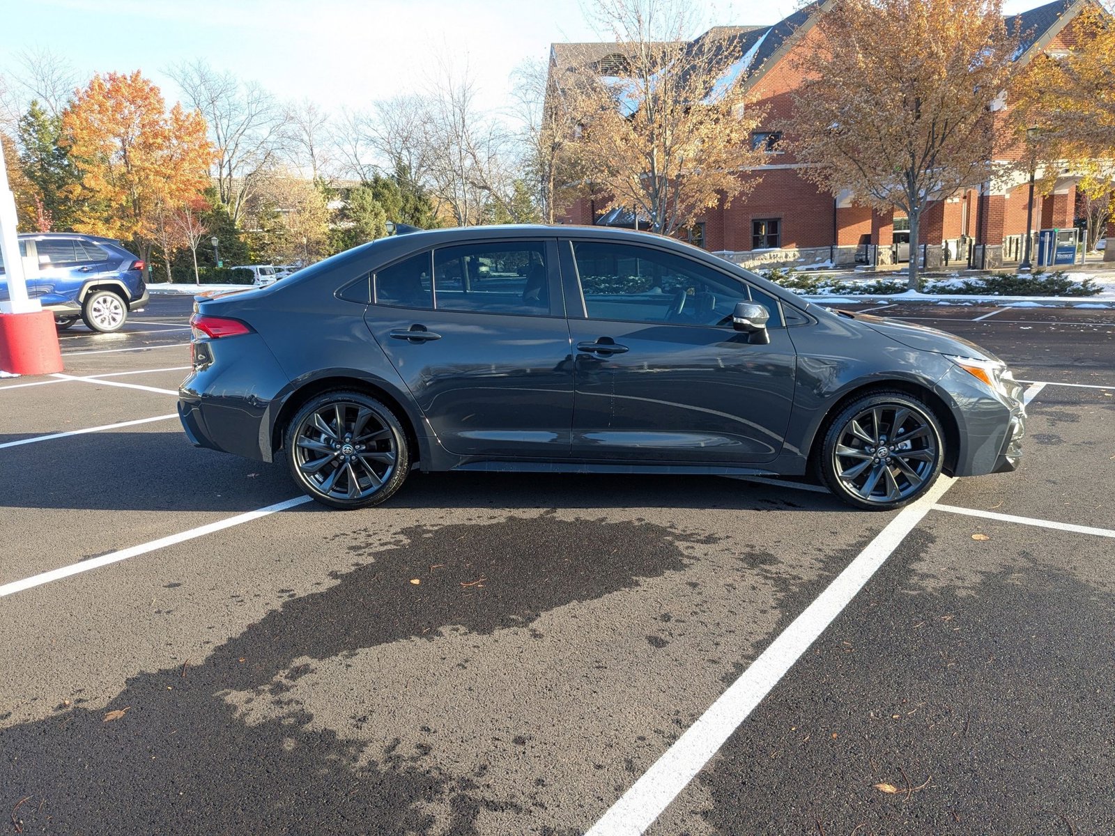 2025 Toyota Corolla SE photo 3