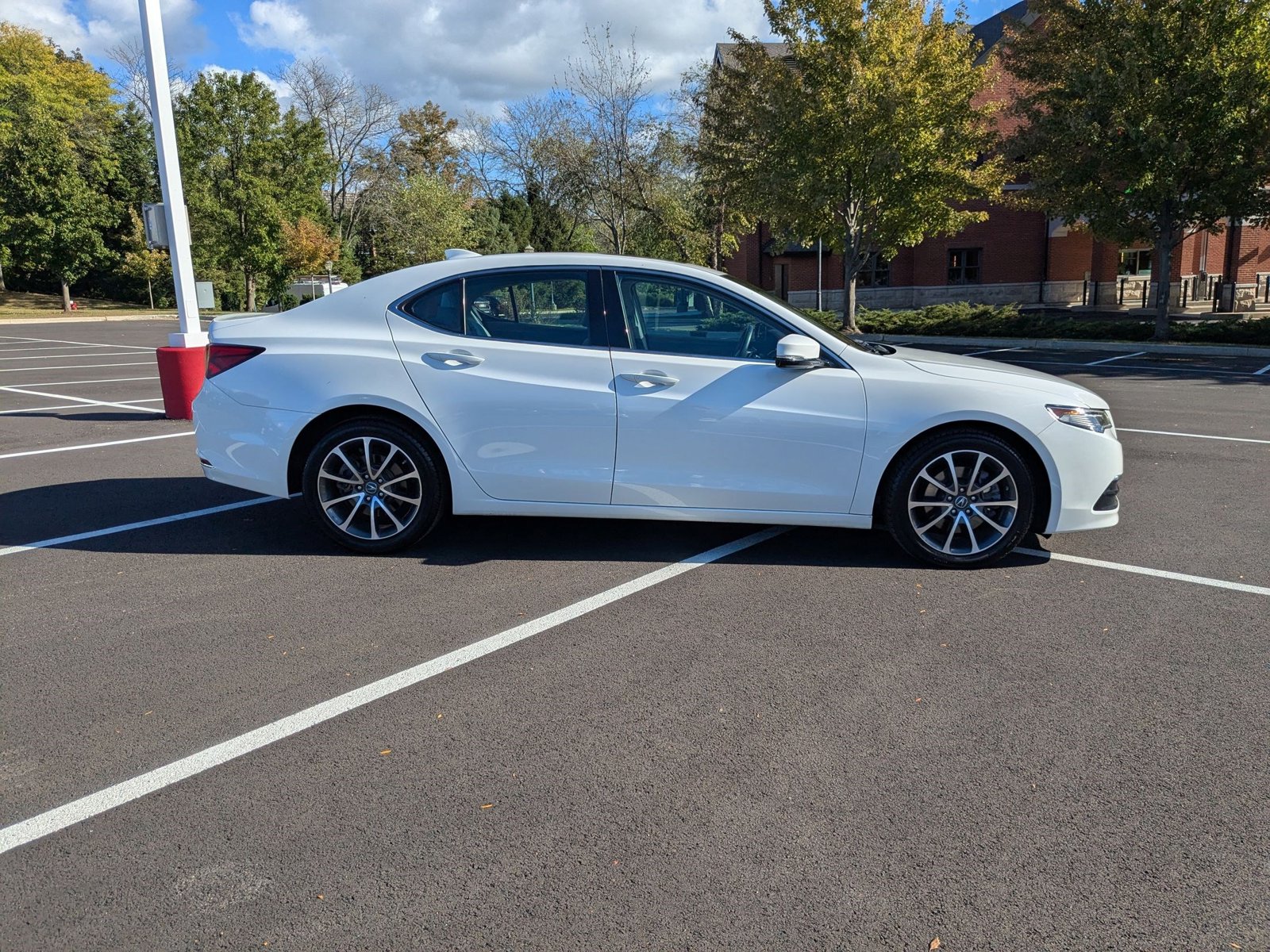 2017 Acura TLX Technology photo 4