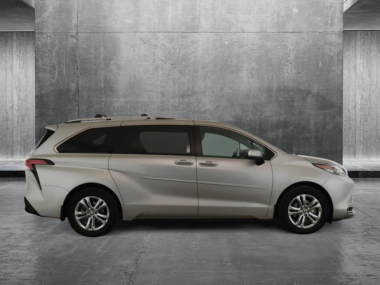 2023 Toyota Sienna Platinum photo 4