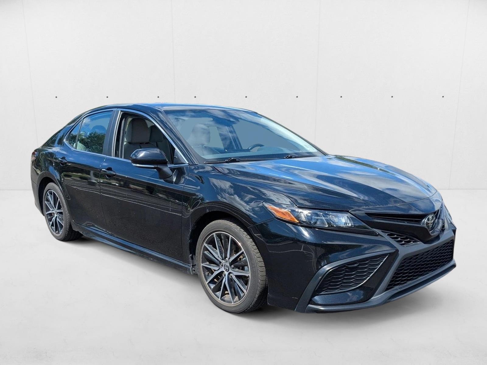 2023 Toyota Camry SE photo 3
