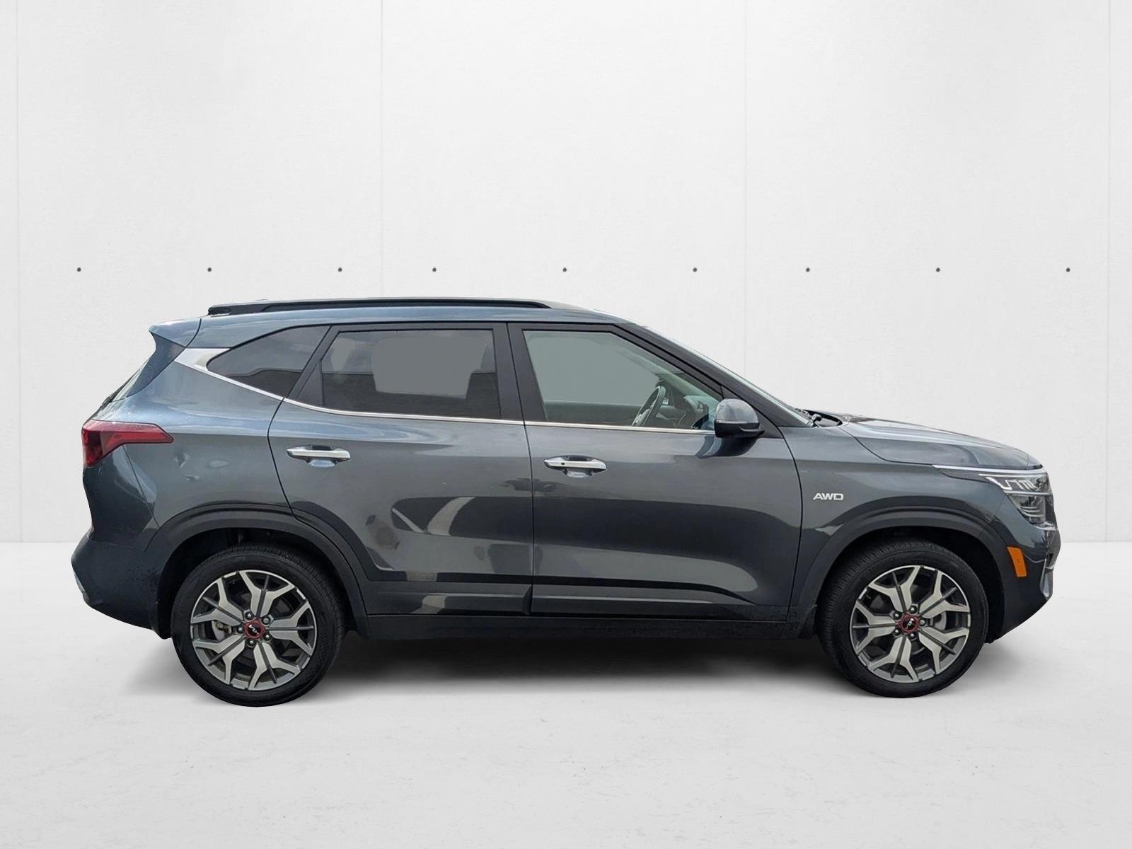 2023 Kia Seltos SX photo 4
