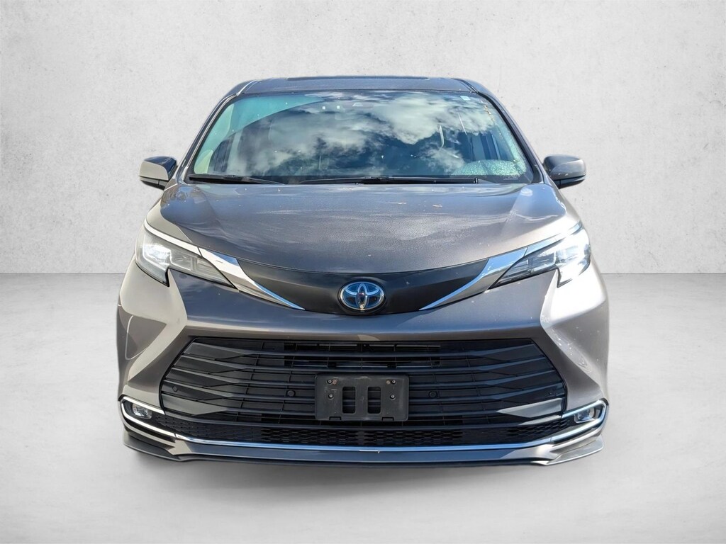 Used 2021 Toyota Sienna XLE 7 Passenger Van