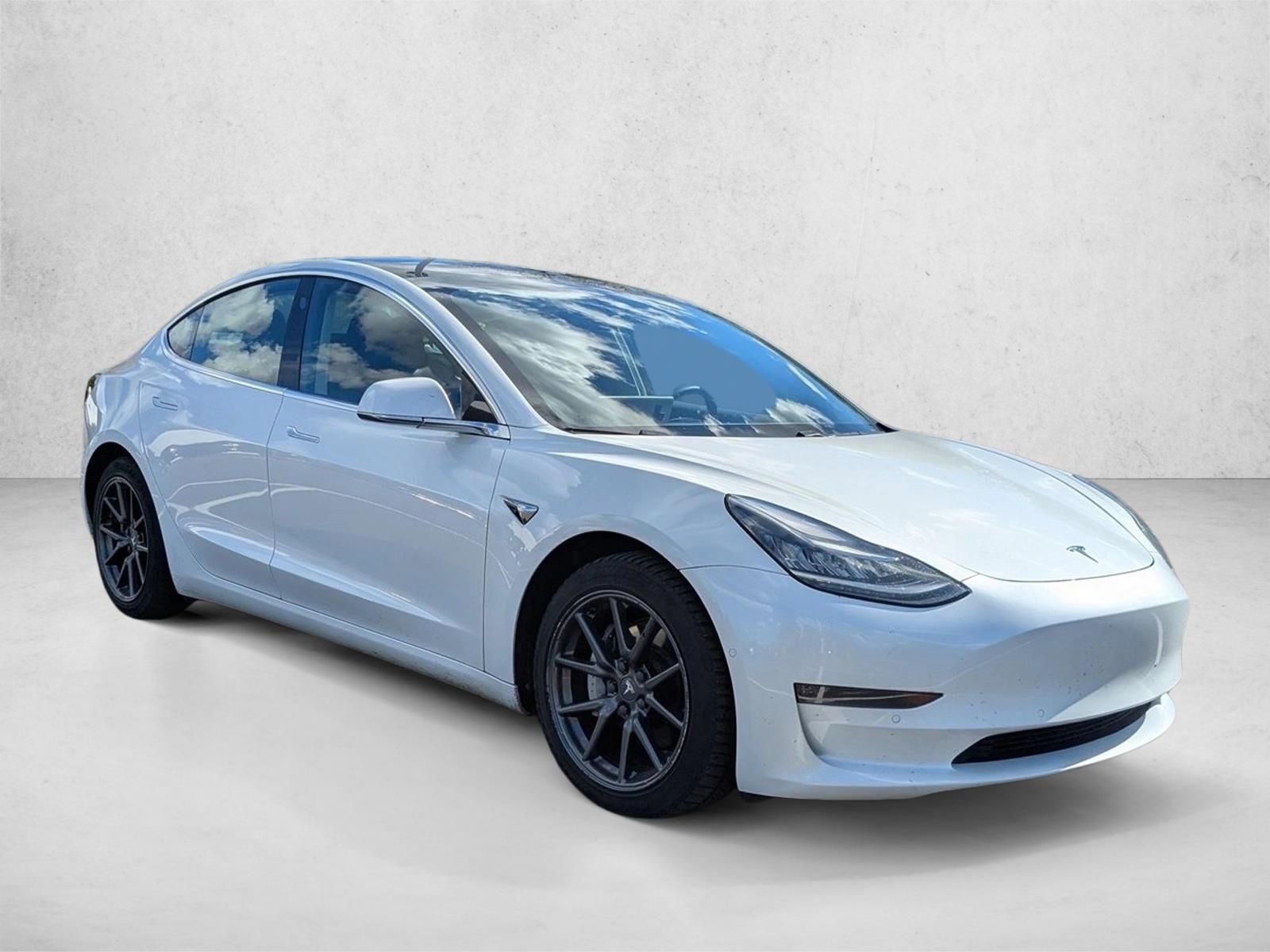 2020 Tesla Model 3 Long Range photo 3