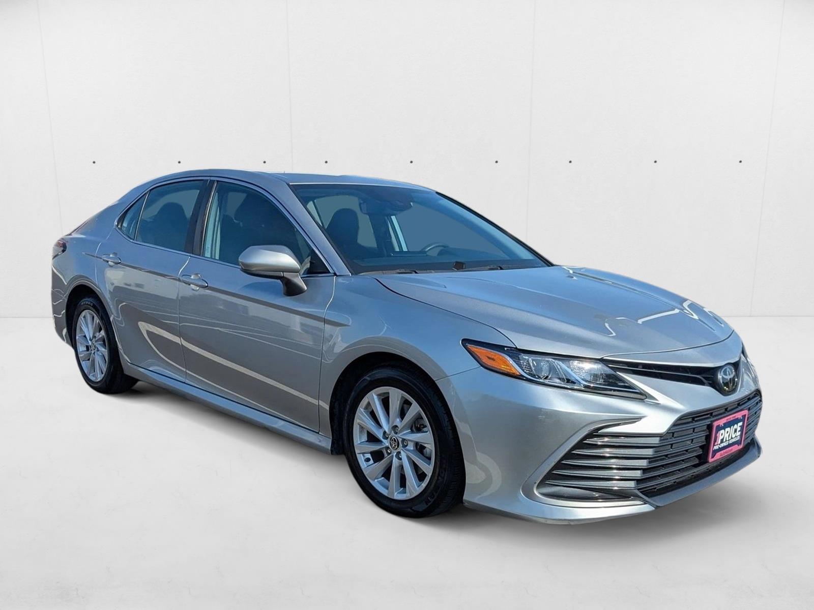 2023 Toyota Camry LE photo 3