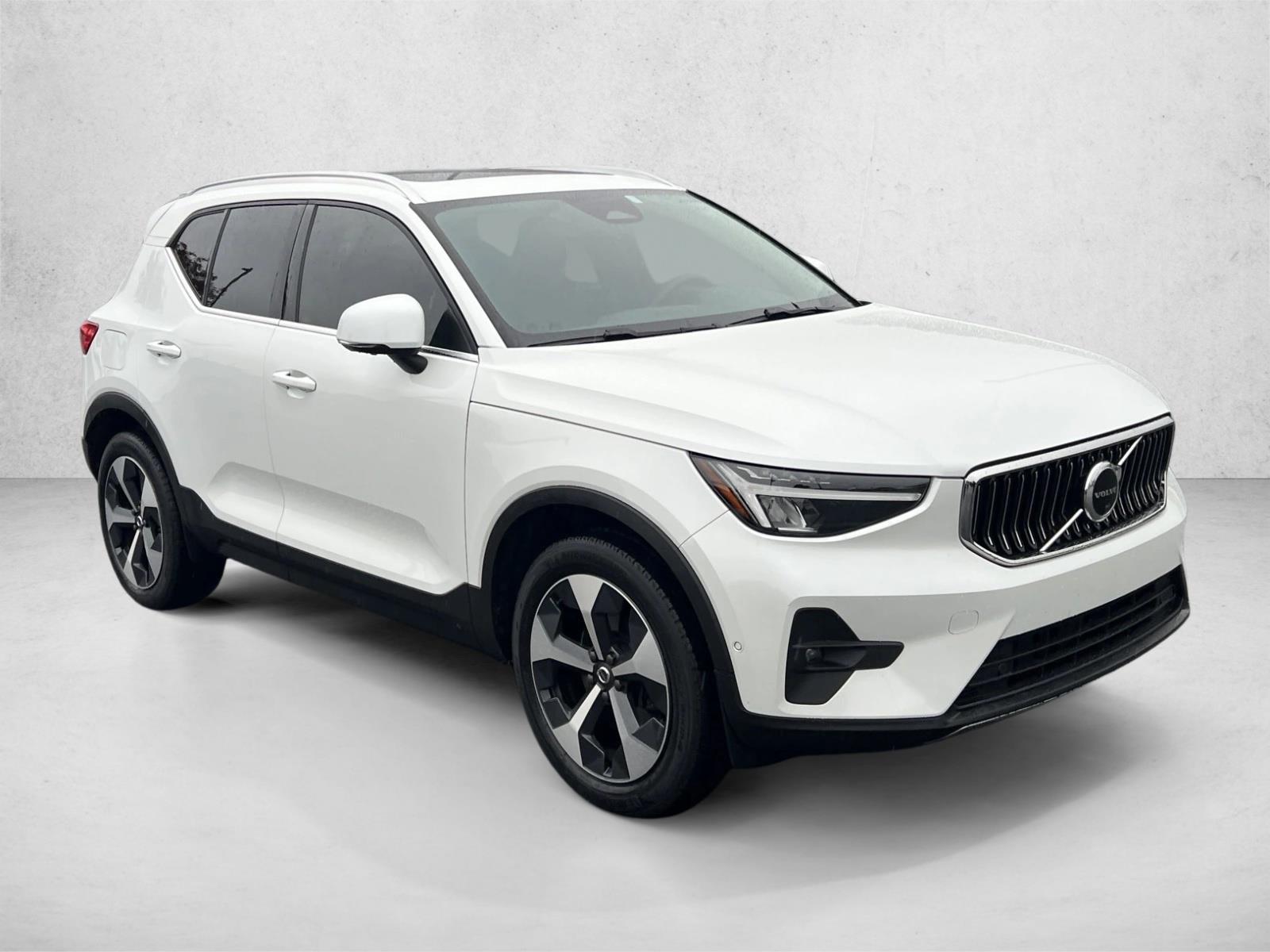 2023 Volvo XC40 AWD Plus photo 2