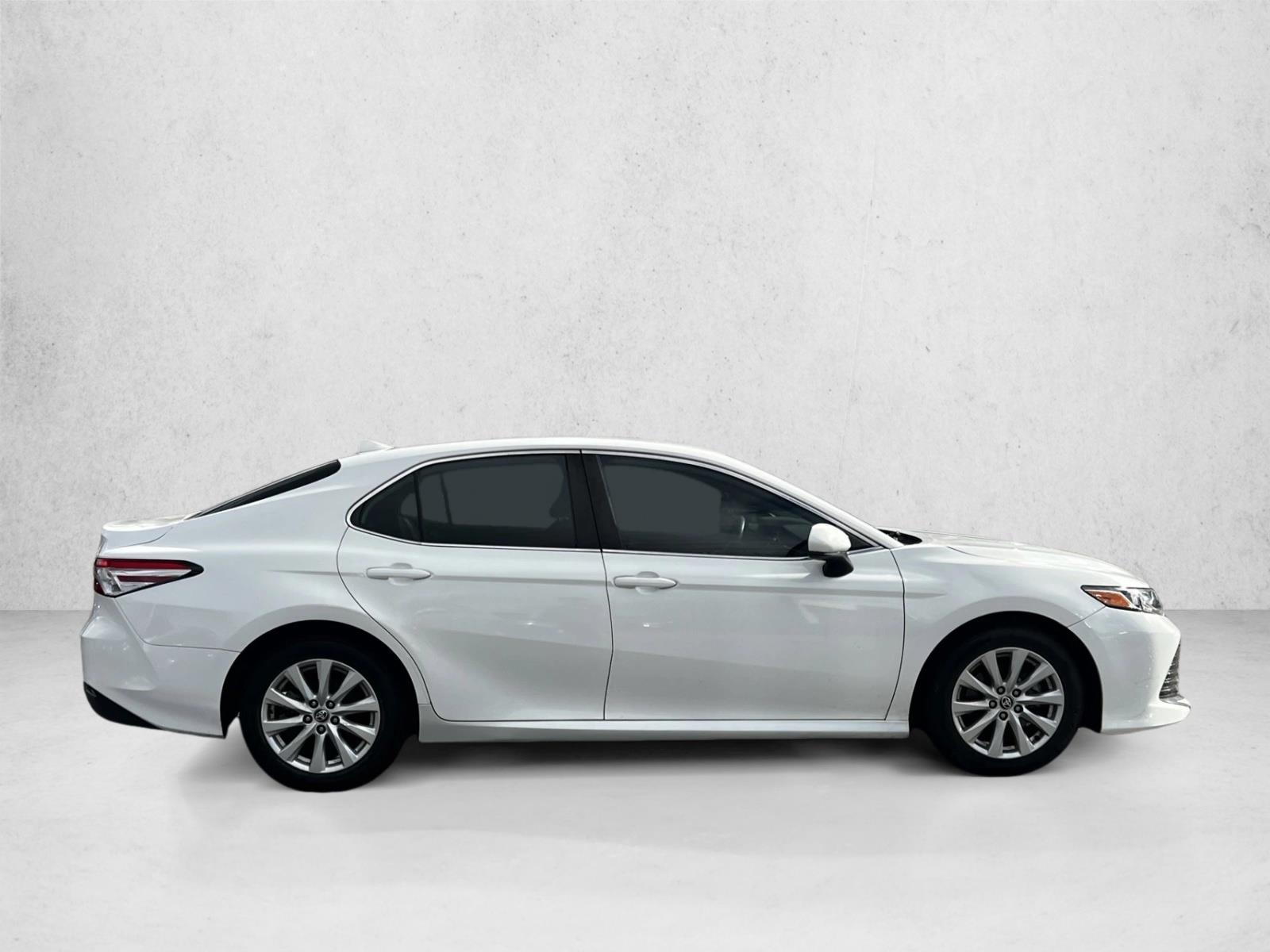 2020 Toyota Camry LE photo 3