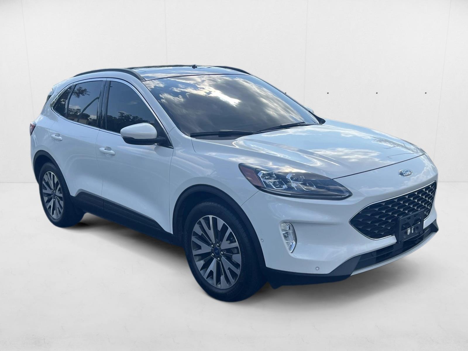 2020 Ford Escape Titanium photo 3