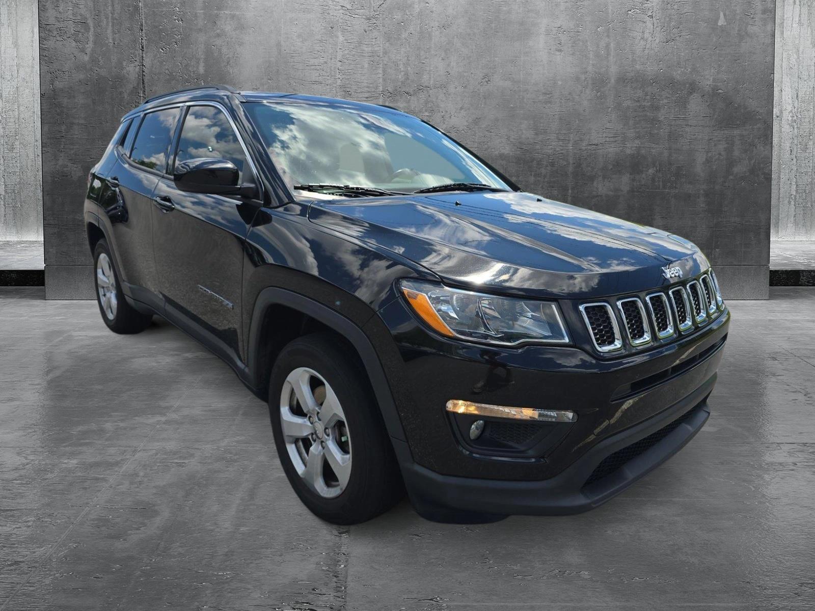 2020 Jeep Compass Latitude photo 3