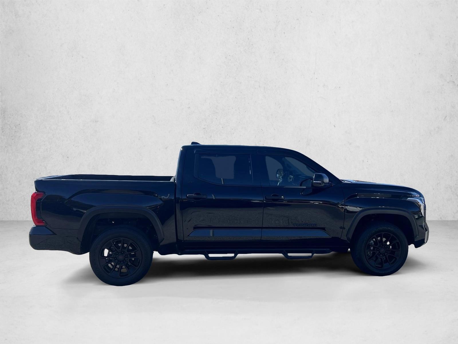 2023 Toyota Tundra SR5 CrewMax photo 4