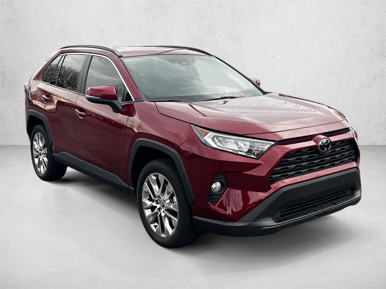 2020 Toyota RAV4 XLE Premium photo 3