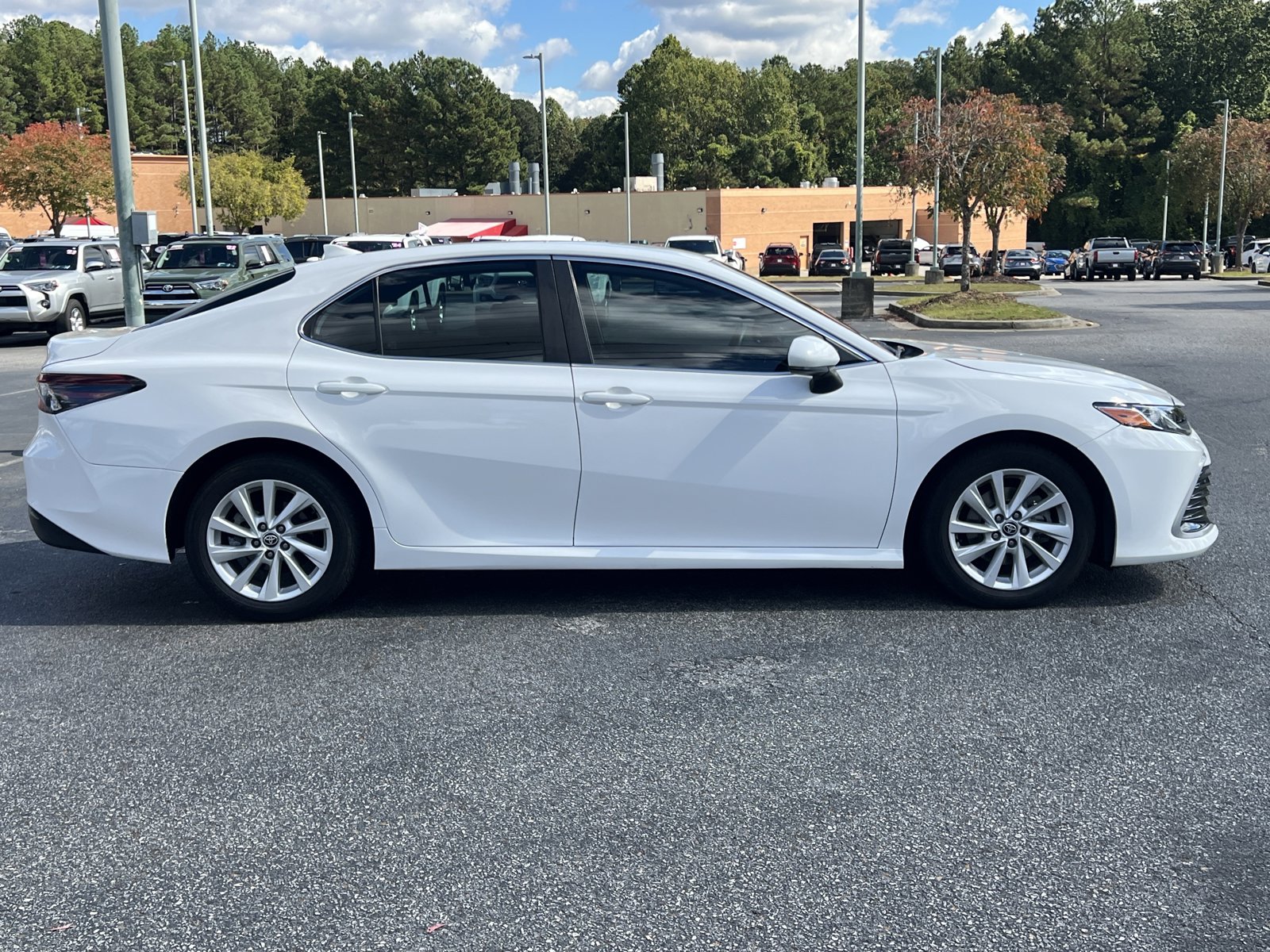2022 Toyota Camry LE photo 4