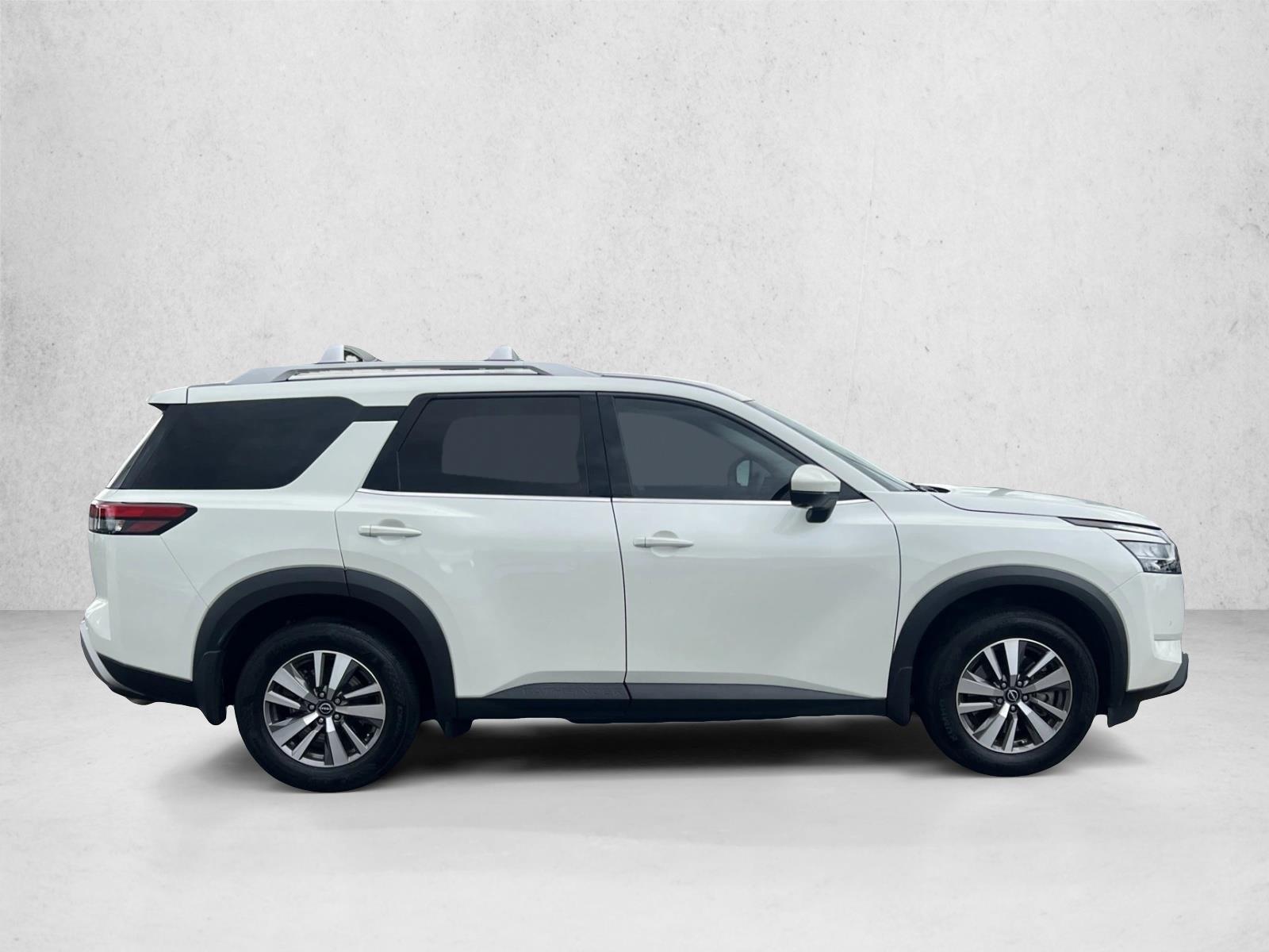 2023 Nissan Pathfinder SL photo 4