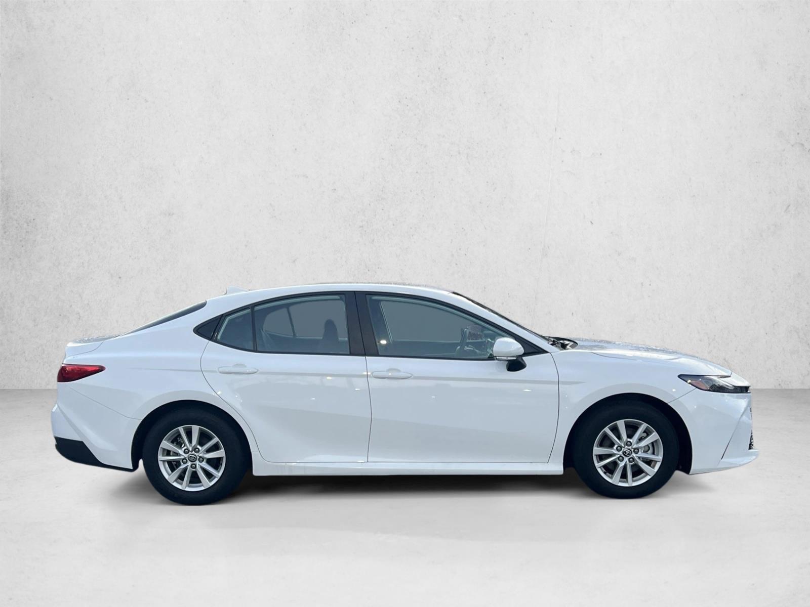 2025 Toyota Camry LE photo 4